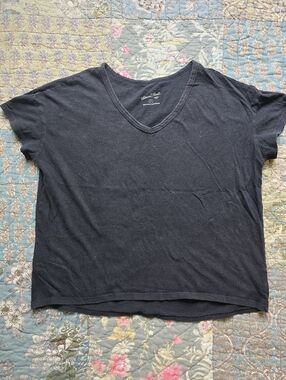 Universal Thread Cotton V-Neck Tee Women's Size Small (4-6)